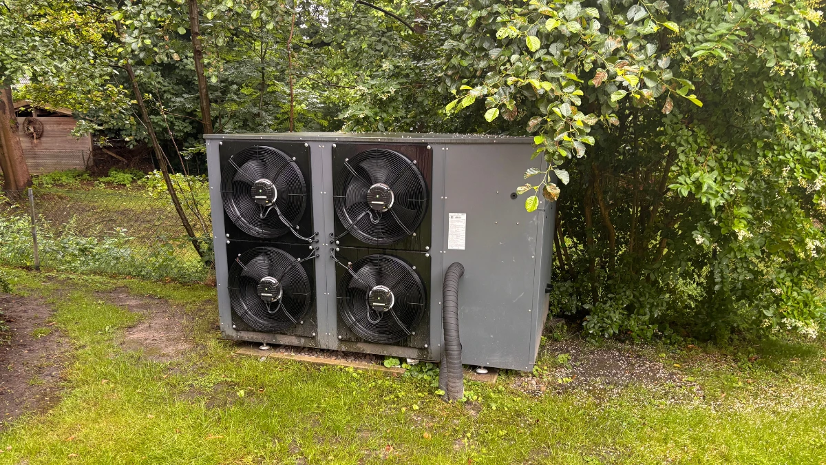 zentrale Wärmepumpe Kaskade am mehrfamilienhaus in Hamburg