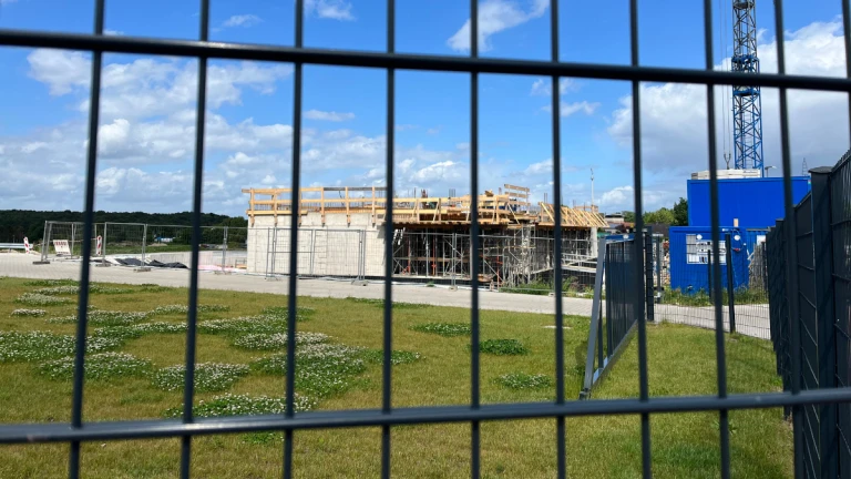 Vor Ort Begehung zur Prüfung des Baufortschritts Produktionshalle Neubau Baubegleitung Energy Building